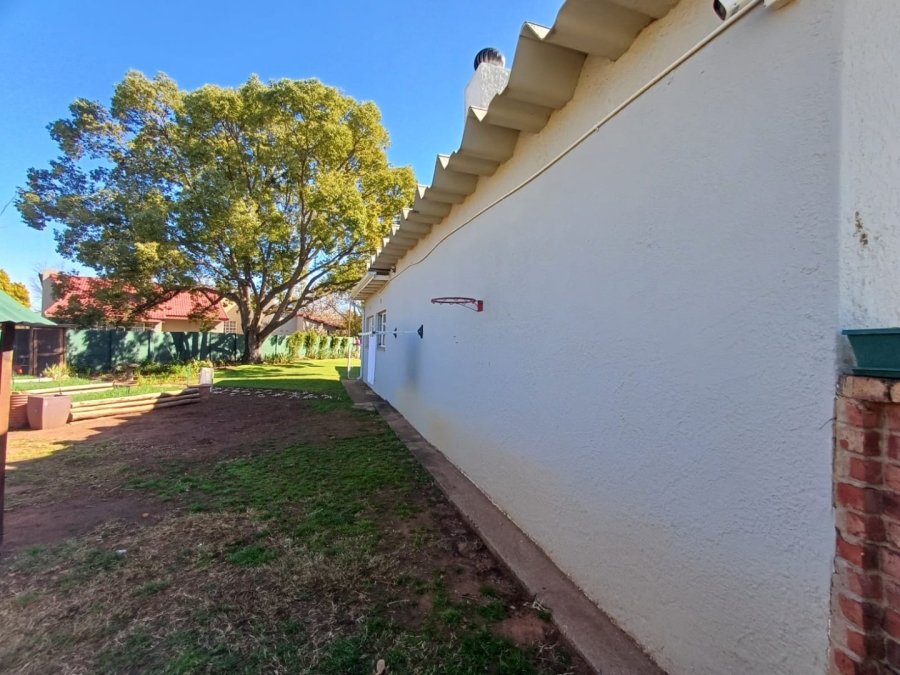 4 Bedroom Property for Sale in Flamwood North West